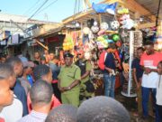 KAMANDA MUTAFUNGWA AWATOA HOFU WANAOFUNGUA MADUKA YAO MWANZA.