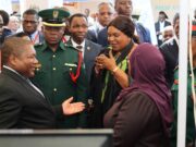 RAIS DK.SAMIA Na RAIS NYUSI WATEMBEELEA BANDA LA WAZIRI MKUU