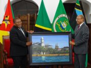 DK. MWINYI AKUTANA NA RAIS WA MSUMBIJI