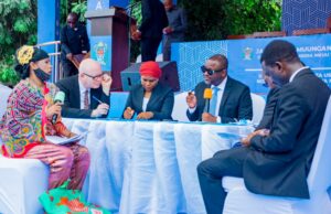 Mwanasheria Mkuu aongoza kliniki ya sheria bure kwa wananchi wa Dar